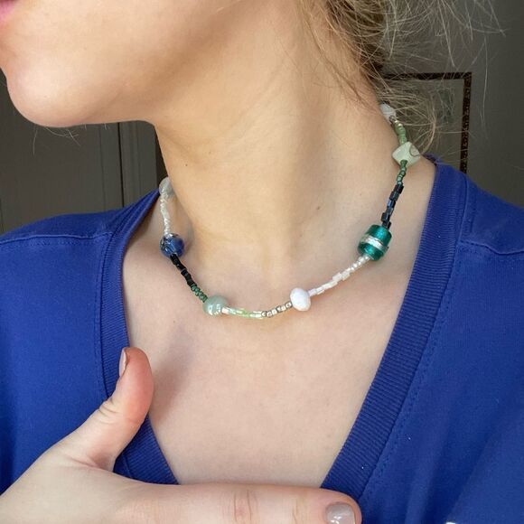 Beautiful beaded necklace  - Picture 7 of 7